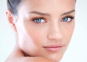 Close-up portrait picture of a beautiful woman’s face, showing the eyelid surgery she had in Costa Rica.