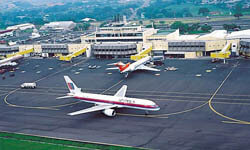 Picture of airplanes in the gate area of the San José, Costa Rica airport.