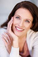 Picture of a smiling woman displaying the pure porcelain crowns procedure she had in Costa Rica.